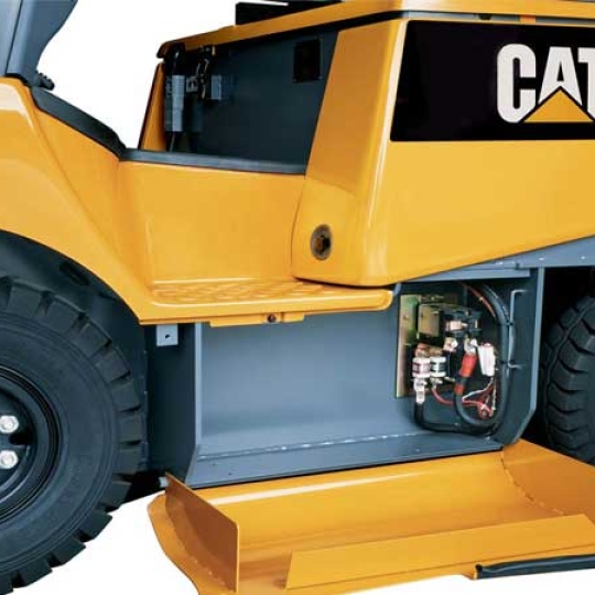 Xe nâng điện 4 bánh Caterpillar 1.6 tấn- 2 tấn